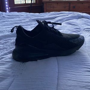 Black 270 size 9 condition is alright doesn’t come with the box